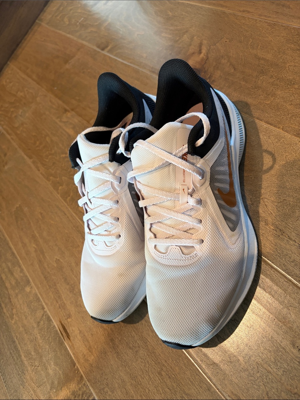 Nike White and Black Running Sneakers with Gold Swoosh